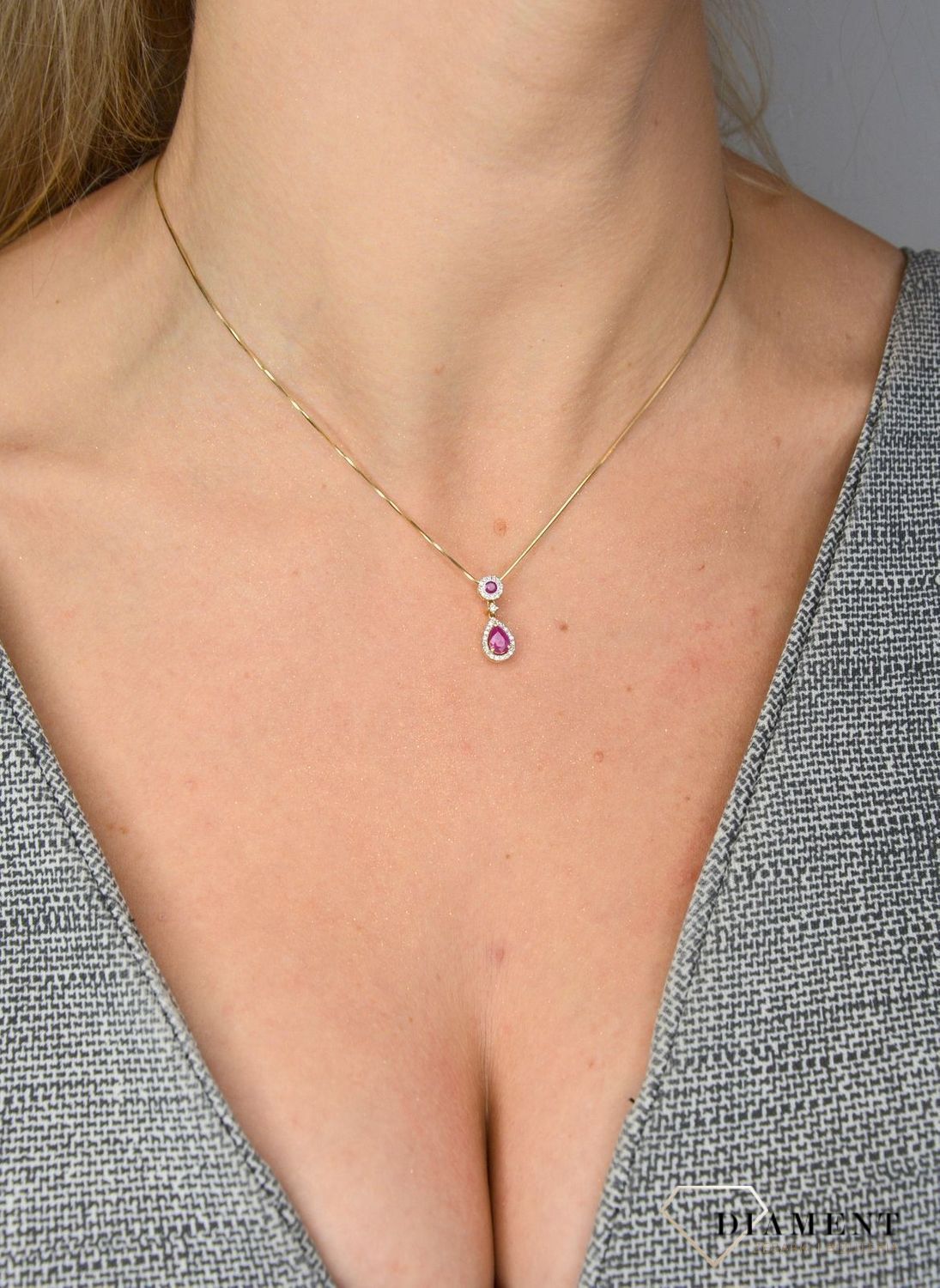 Zawieszka złota z rubinem i brylantami 0660027080 HSI..jpg